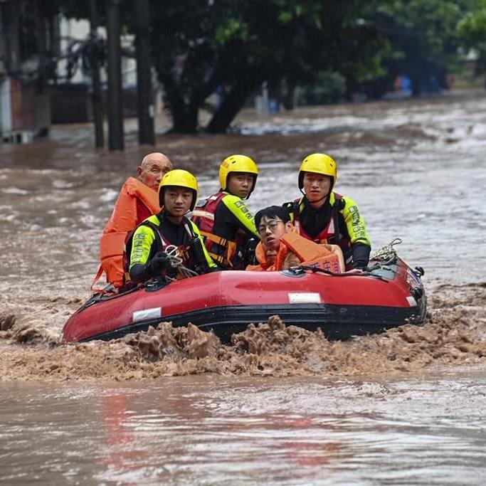 Beijing orders outdoor work to be halted as scorching summer heat soars